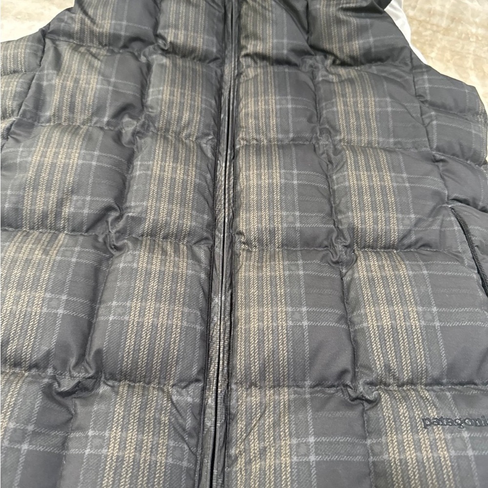 Patagonia W's Down With It Vest Puffer Women's Gray Jacket - Picture 7 of 7